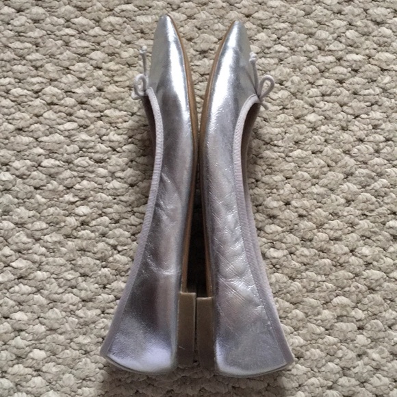 Talbots silver pointy flats with bow - Picture 3 of 8